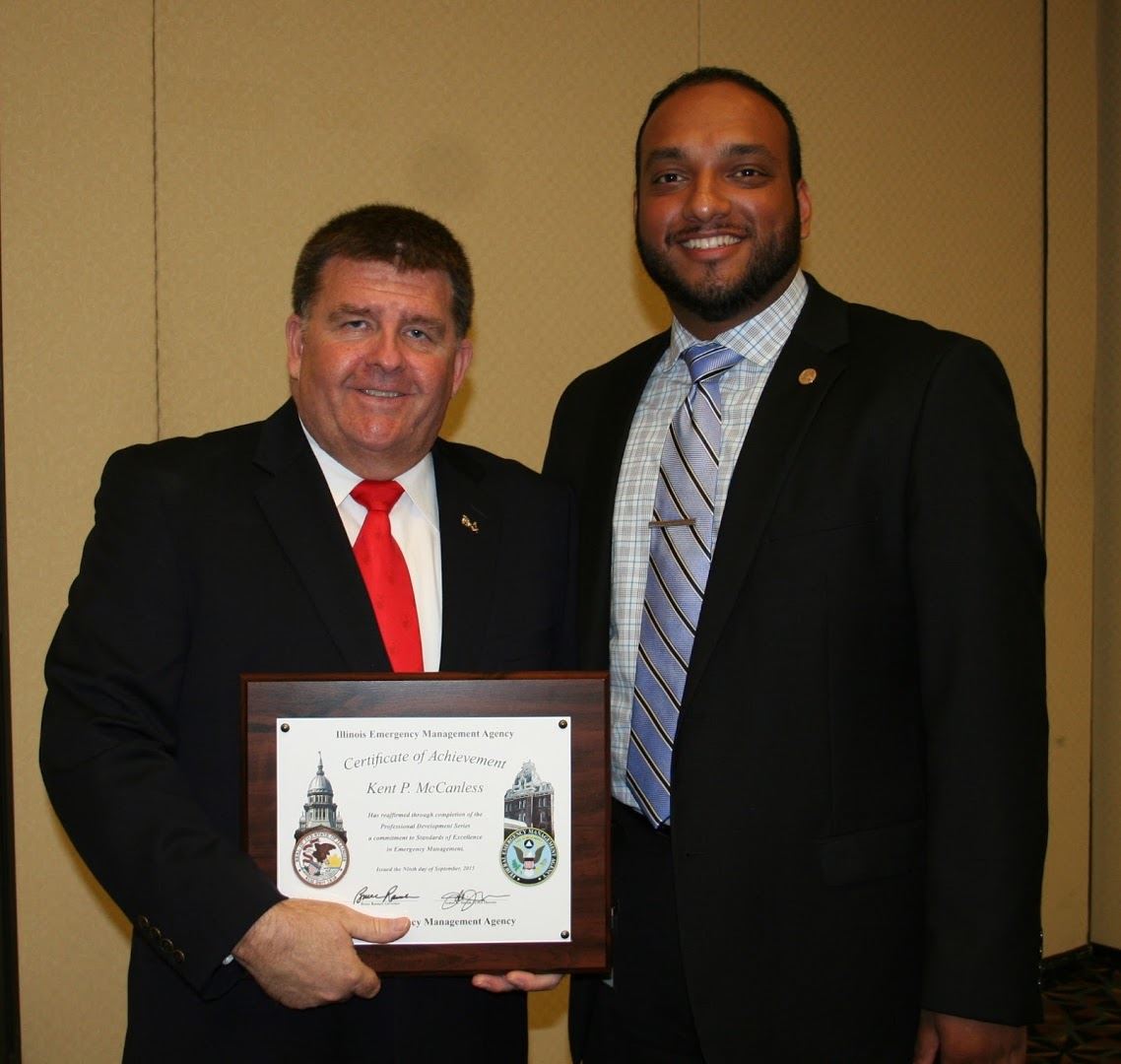 Kent McCanless Receives PDS Award with Presentee